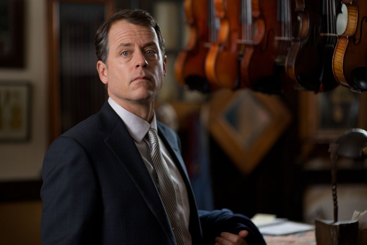 Greg Kinnear se mete en los "Hoyos"