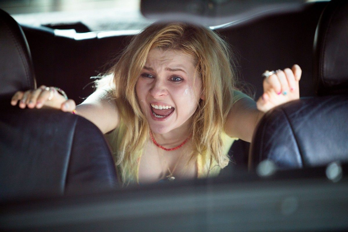 Abigail Breslin se dedica a limpiar pipas