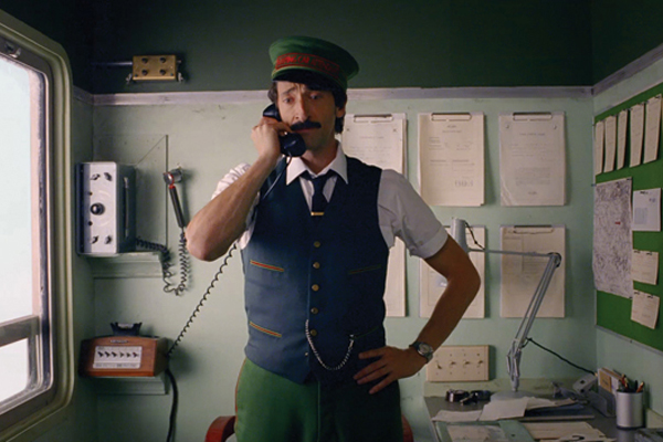 Adrien Brody protagoniza el spot de Navidad dirigido por Wes Anderson para “H&amp;M”