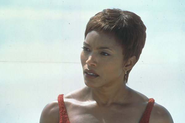 Angela Bassett, madre del superhéroe “Black Panther”