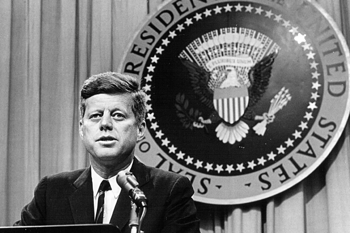 Oliver Stone, feliz de que Donald Trump desclasifique los documentos del asesinato de JFK