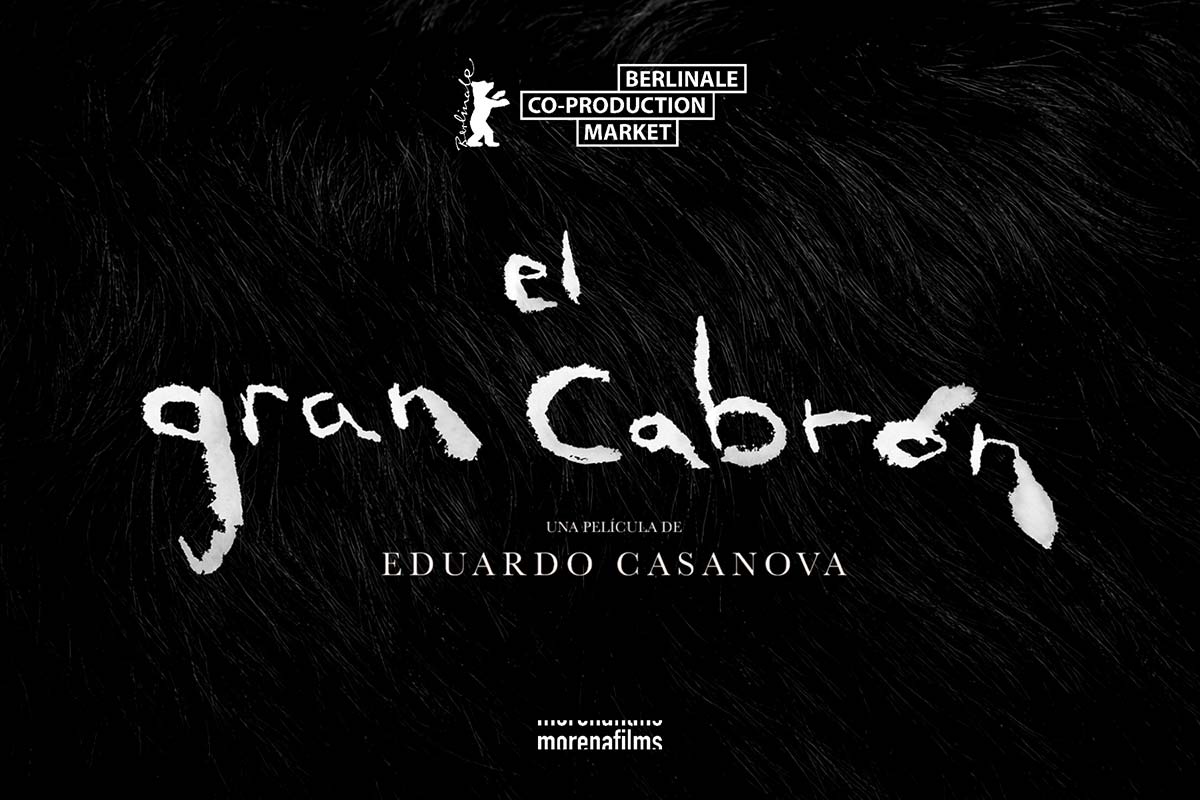 Eduardo Casanova pasa de las vampiras a una cabra negra