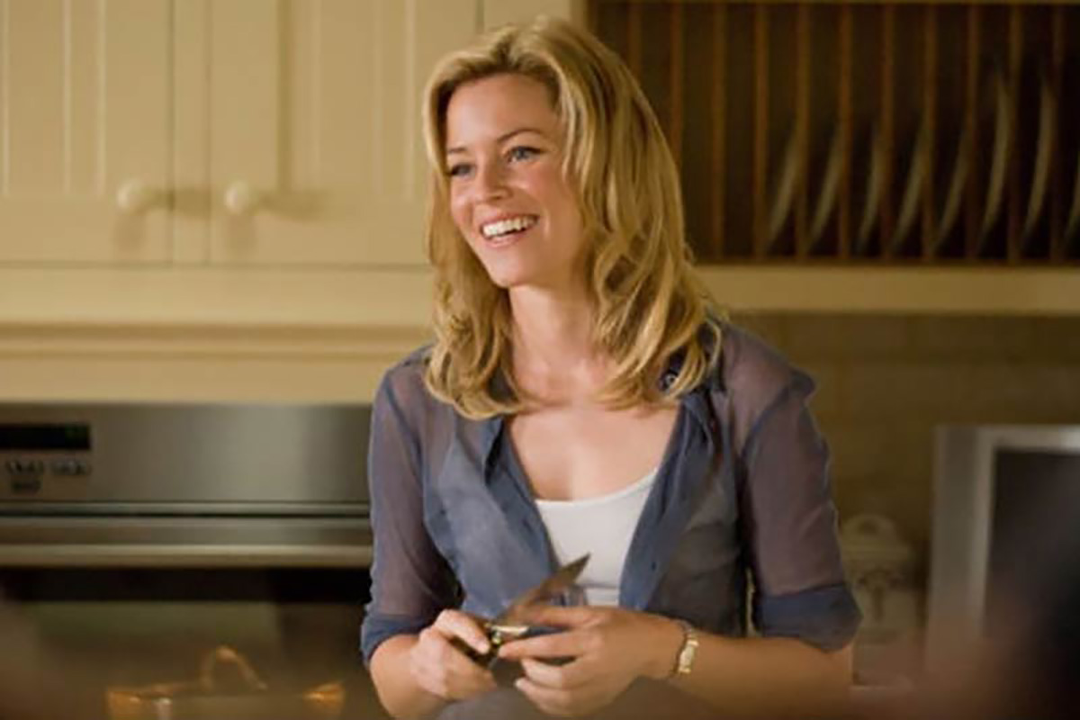 Elizabeth Banks visita la residencia de ancianos