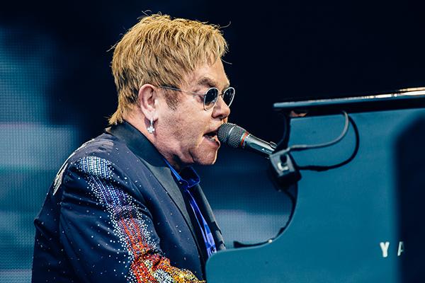 Elton John pondrá música a “El diablo viste de Prada”