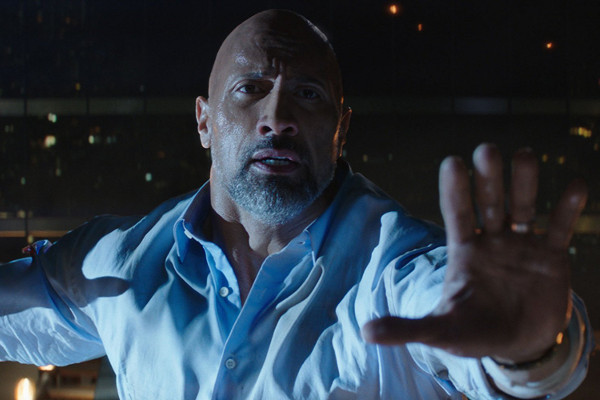 Dwayne Johnson "La Roca", con prótesis y a lo loco, nos habla de "El rascacielos"
