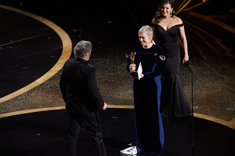 olivia colman joaquin phoenix