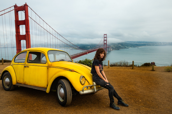 Hailee Steinfeld: "He construido en mi imaginación la relación con Bumblebee, un robot especial que no existe"