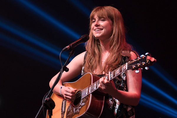Jessie Buckley: "Rose-Lynn no es perfecta y me identifico totalmente con ella"