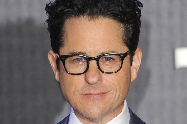 J.J. Abrams regresa al espacio tras “Star Wars: El despertar de la Fuerza”, con un guionista español