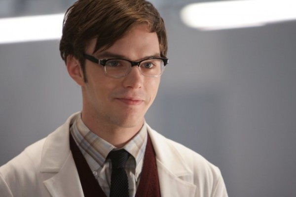 Nicholas Hoult se convertirá en Nikola Tesla