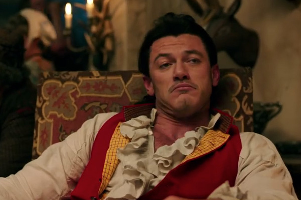 Luke Evans hará la guerra con Roland Emmerich en "Midway"