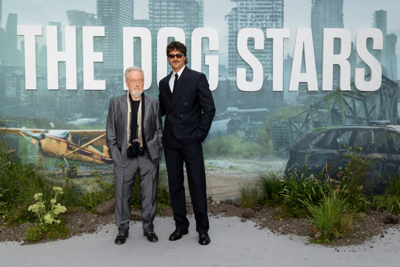 Ridley Scott nos invitar a mirar al cielo en "La constelación del perro"