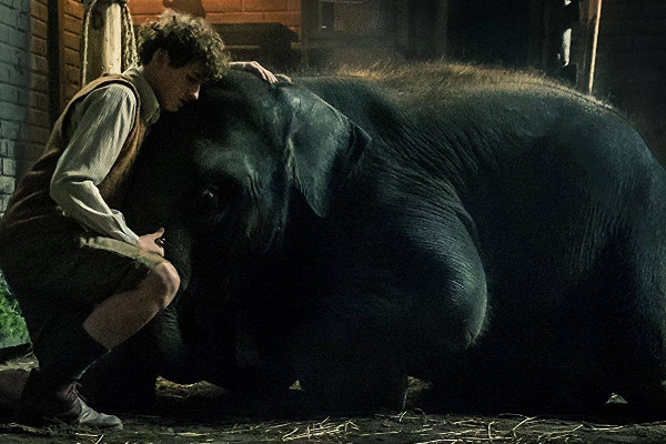 Disparate rima con elefante: Los defensores de los animales llaman al boicot de una película familiar