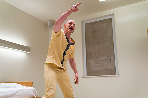 "Glass (Cristal)" permanece intacto