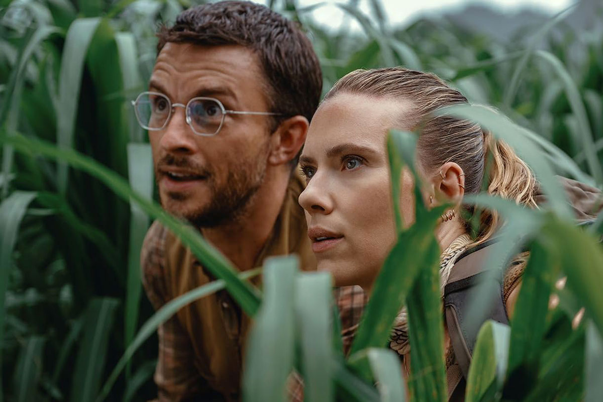 "Jurassic World: El renacer" muerde con fuerza