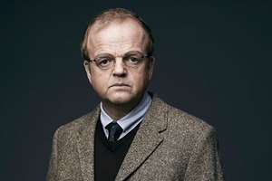 Toby Jones, villano de “Sherlock”