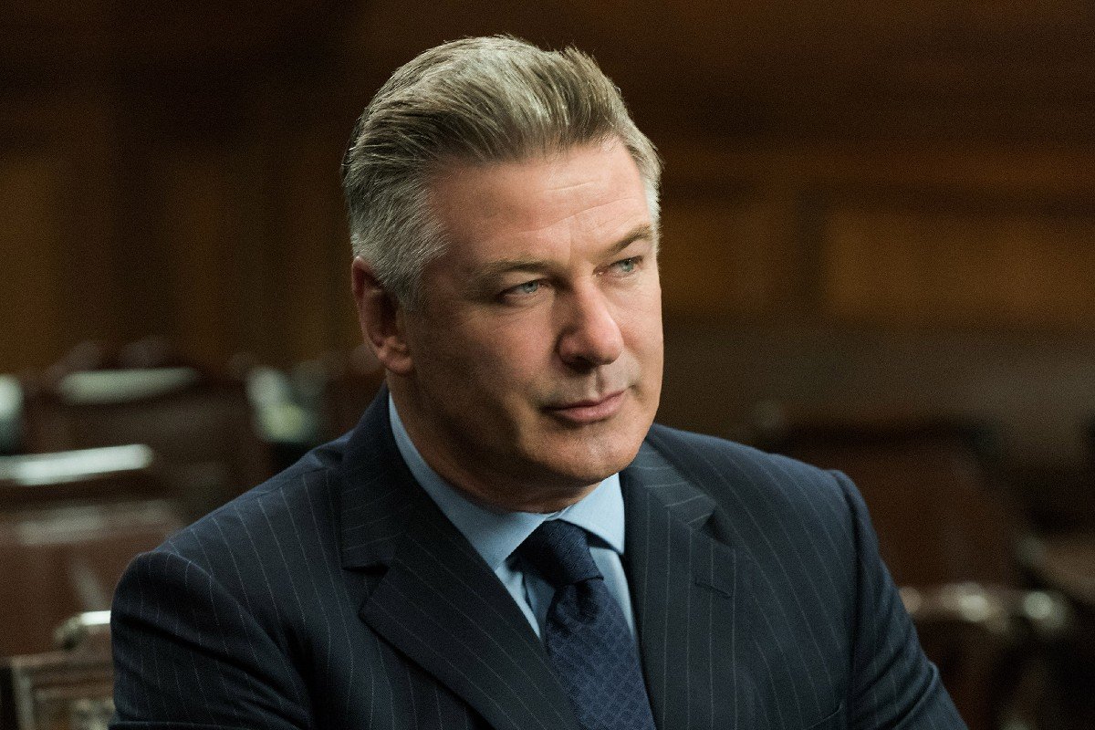 Alec Baldwin, detective en el punto de mira de un francotirador