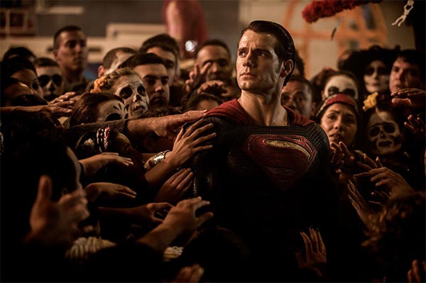 ¿Taquilla justa? El marketing v la crítica y los fans en "Batman v Superman: El amanecer de la justicia"