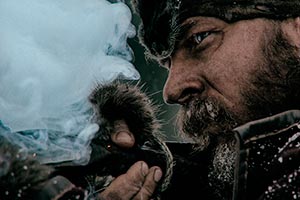 Leonardo DiCaprio, un tipo duro, come hígado de bisonte a 40 grados bajo cero