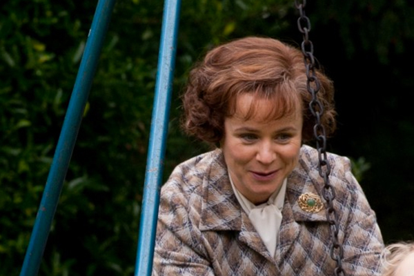 Emily Watson será la esposa del genio de la relatividad Albert Einstein