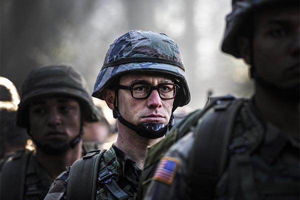 Oliver Stone desvela que tuvo encuentros clandestinos con Edward Snowden en Moscú para su nueva película