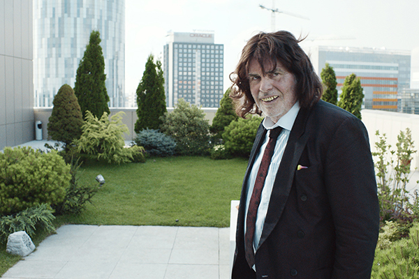 El protagonista de “Toni Erdmann” y el checo Jiří Menzel indagan en las sombras del pasado nazi