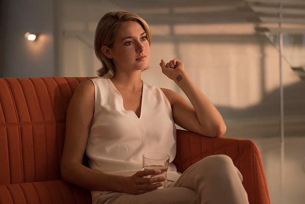 Shailene Woodley, en un Tris de dar la vuelta a un mundo oscuro en "La saga Divergente: Leal"