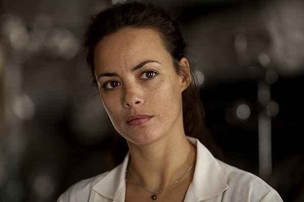 Bérénice Bejo y el ahijado de Alejandro González Iñárritu