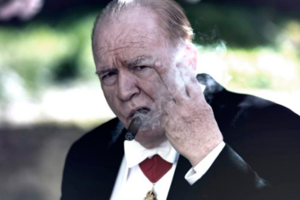 Primera imagen de Brian Cox como Winston Churchill