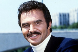Burt Reynolds, entrenador de perros con Amy Smart