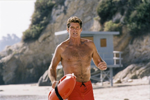 David Hasselhoff acompañará a Dwayne Johnson en "Los vigilantes de la playa"