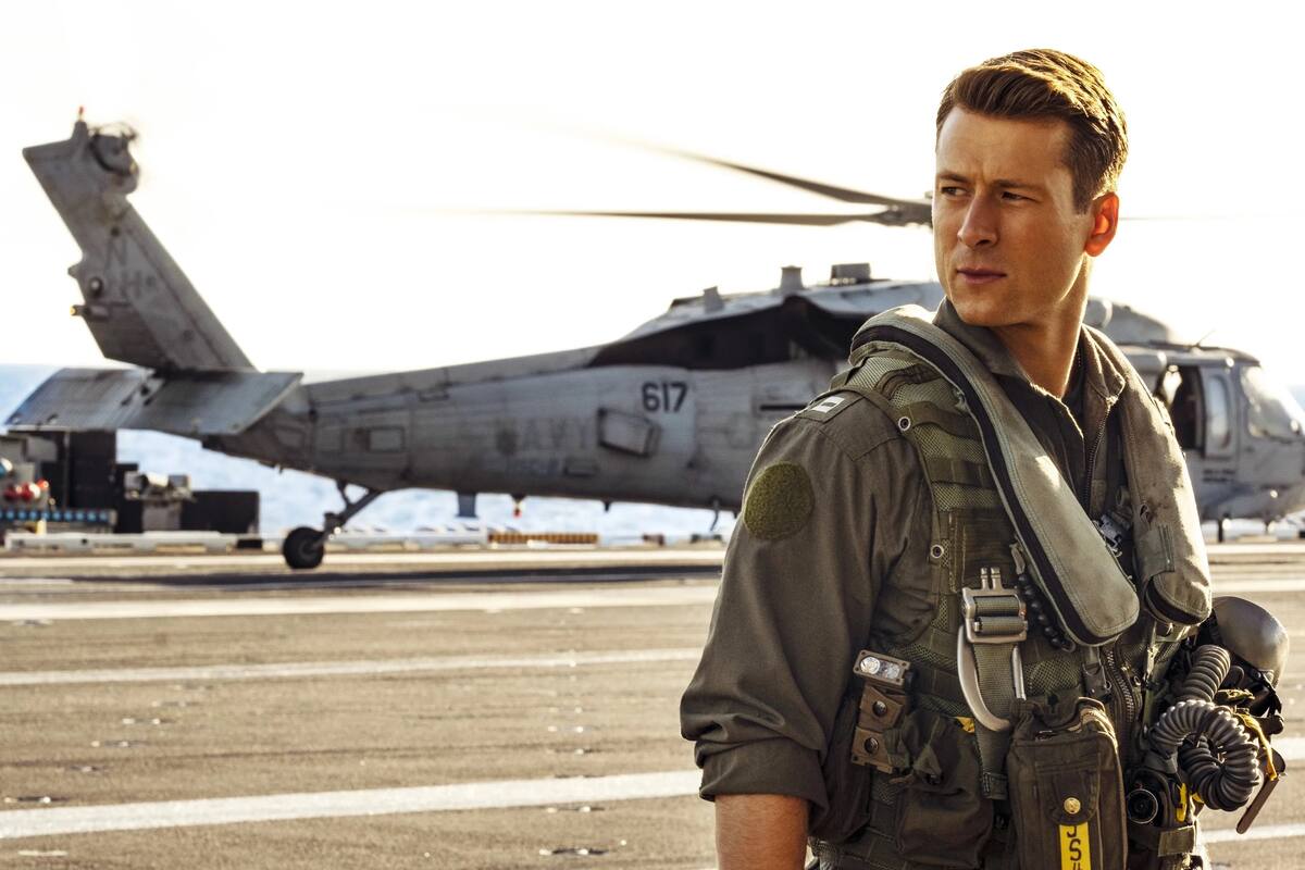 Glen Powell se apunta a los bomberos
