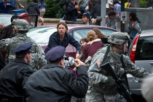 Juan Antonio Bayona abandona a los zombies de Brad Pitt