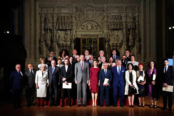 "Isabel" recibe el Premio Nacional de Televisión de manos de los Reyes
