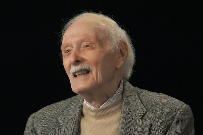 Fallece Lewis John Carlino, autor de "El don del coraje"