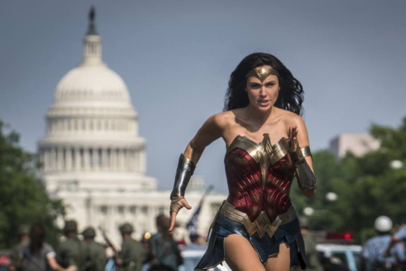 Superhéroes sin superpoderes en un evento virtual