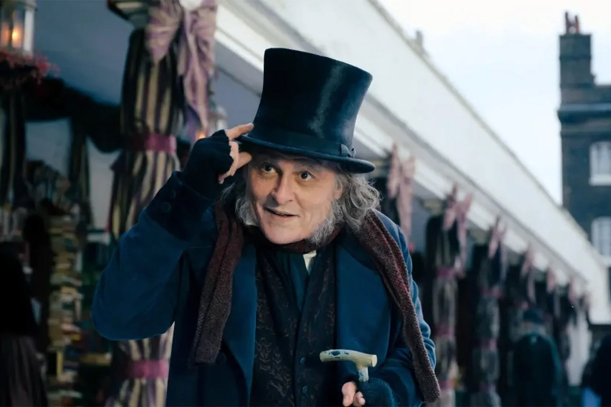 Johnny Depp reaparece por sorpresa en la Comic-Con para presentar "Ebenezer"