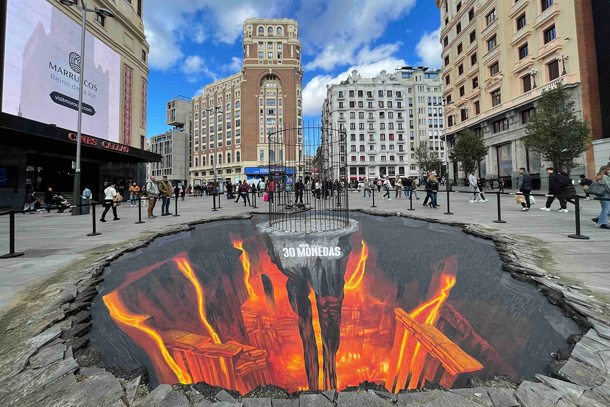 La Plaza de Callao de Madrid se convierte en la puerta del infierno