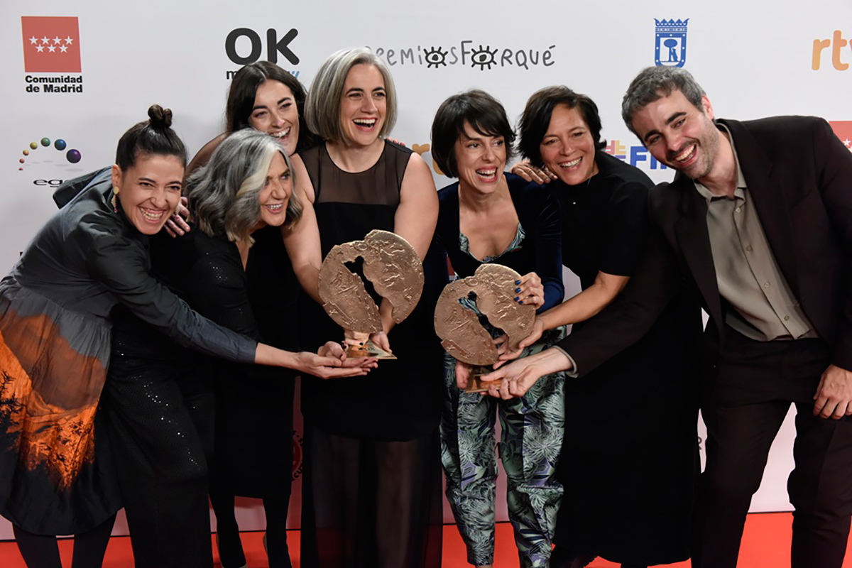 "20.000 especies de abejas" triunfa en los Premios Forqué