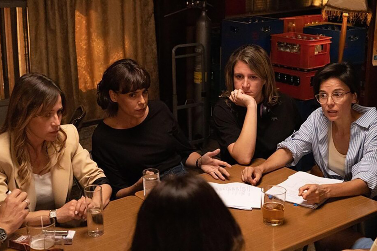 Todo suena a falso en "Las largas sombras"