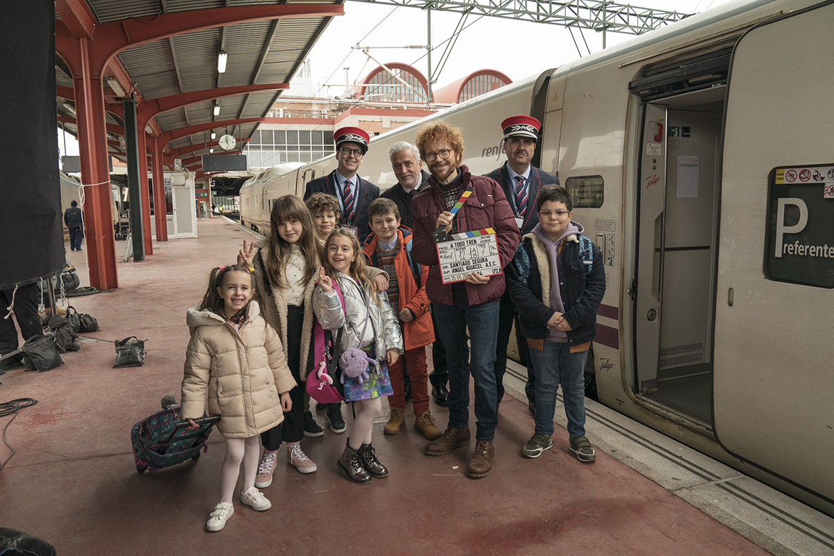 Primeras imágenes de “¡A todo tren! Destino Asturias”, la nueva comedia familiar dirigida y protagonizada por Santiago Segura y coprotagonizada por el cómico y actor Leo Harlem