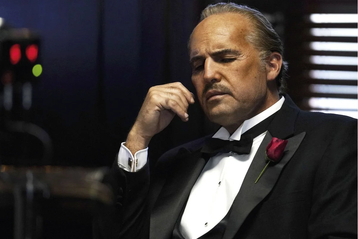 Billy Zane es el hermano gemelo de Marlon Brando en "El padrino"