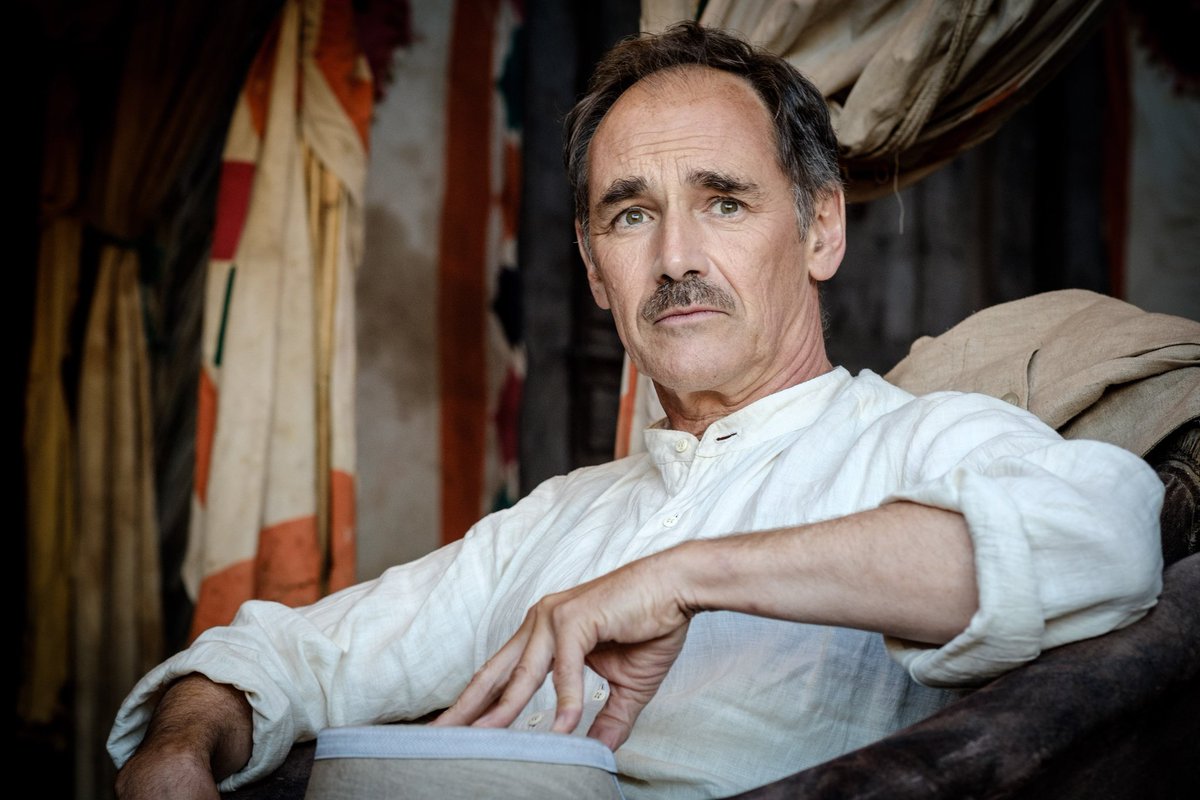 Mark Rylance será el sastre que viste a los gángsteres en "The Outfit"