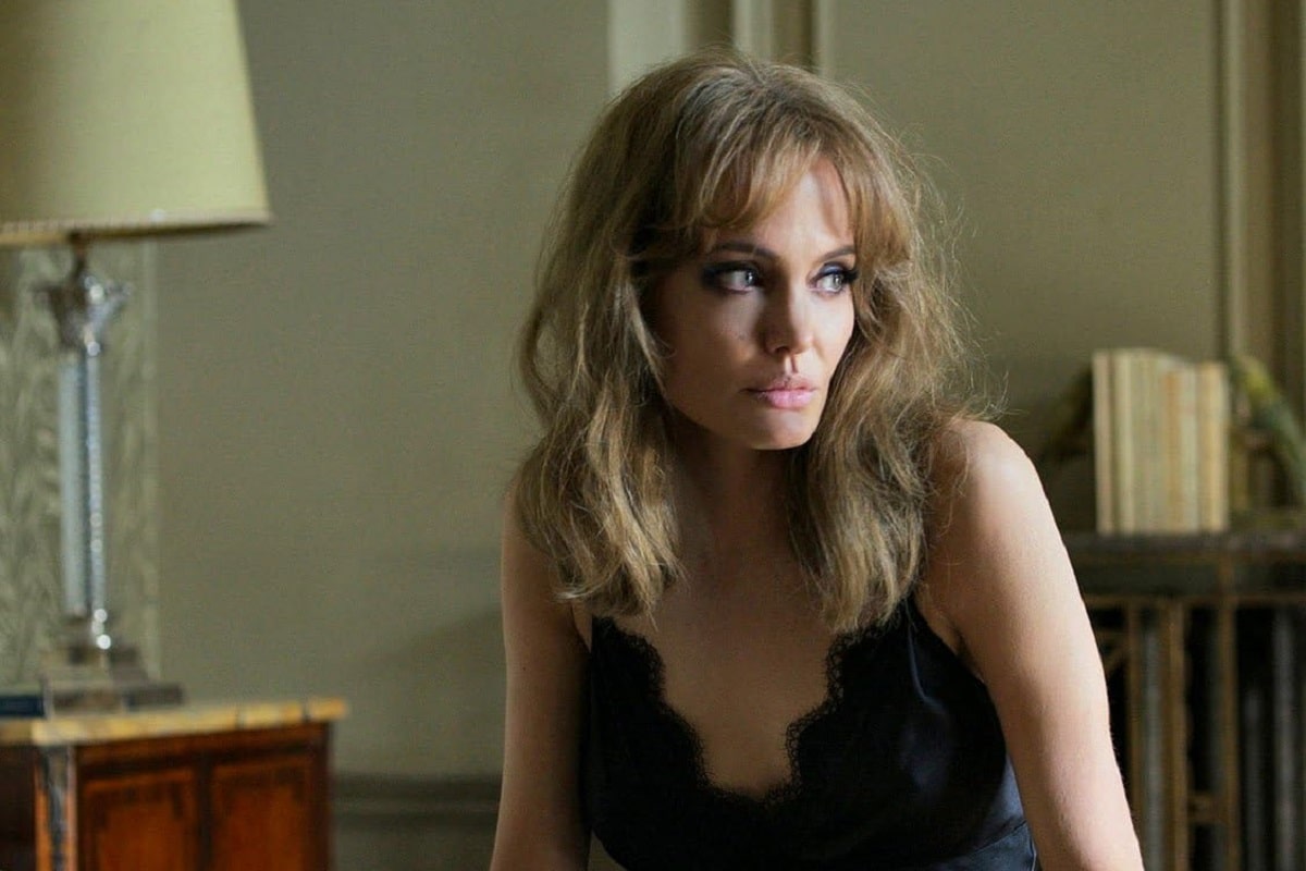 Angelina Jolie está de moda - Prepara "Stitches" tras interpretar a Maria Callas