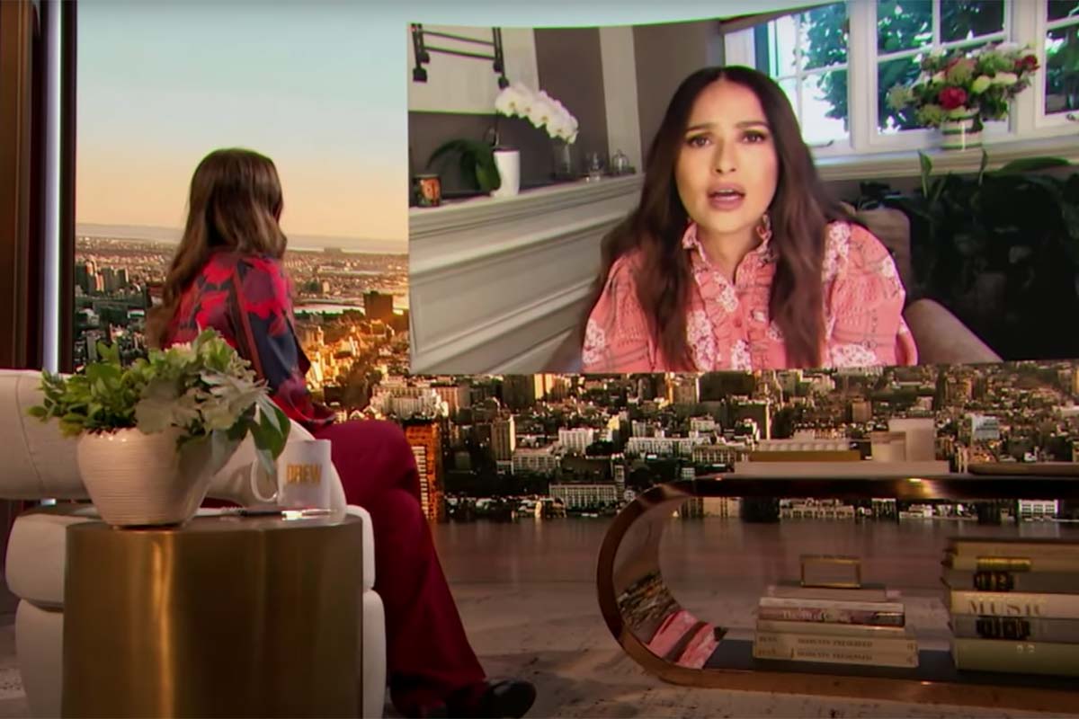Salma Hayek y Drew Barrymore se cuentan historias de discriminación