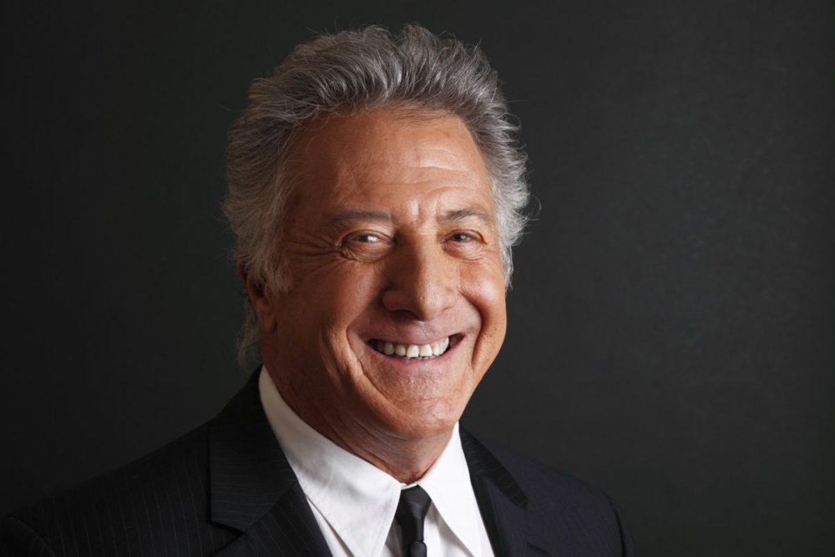 Dustin Hoffman afina pianos