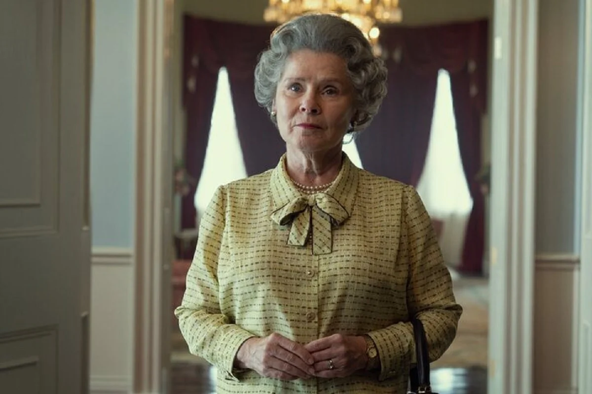 Isabel II, The Crown
