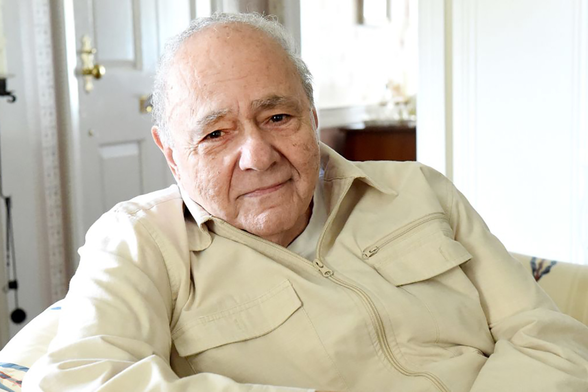 Muere el nonagenario Michael Constantine, padre en “Mi gran boda griega”