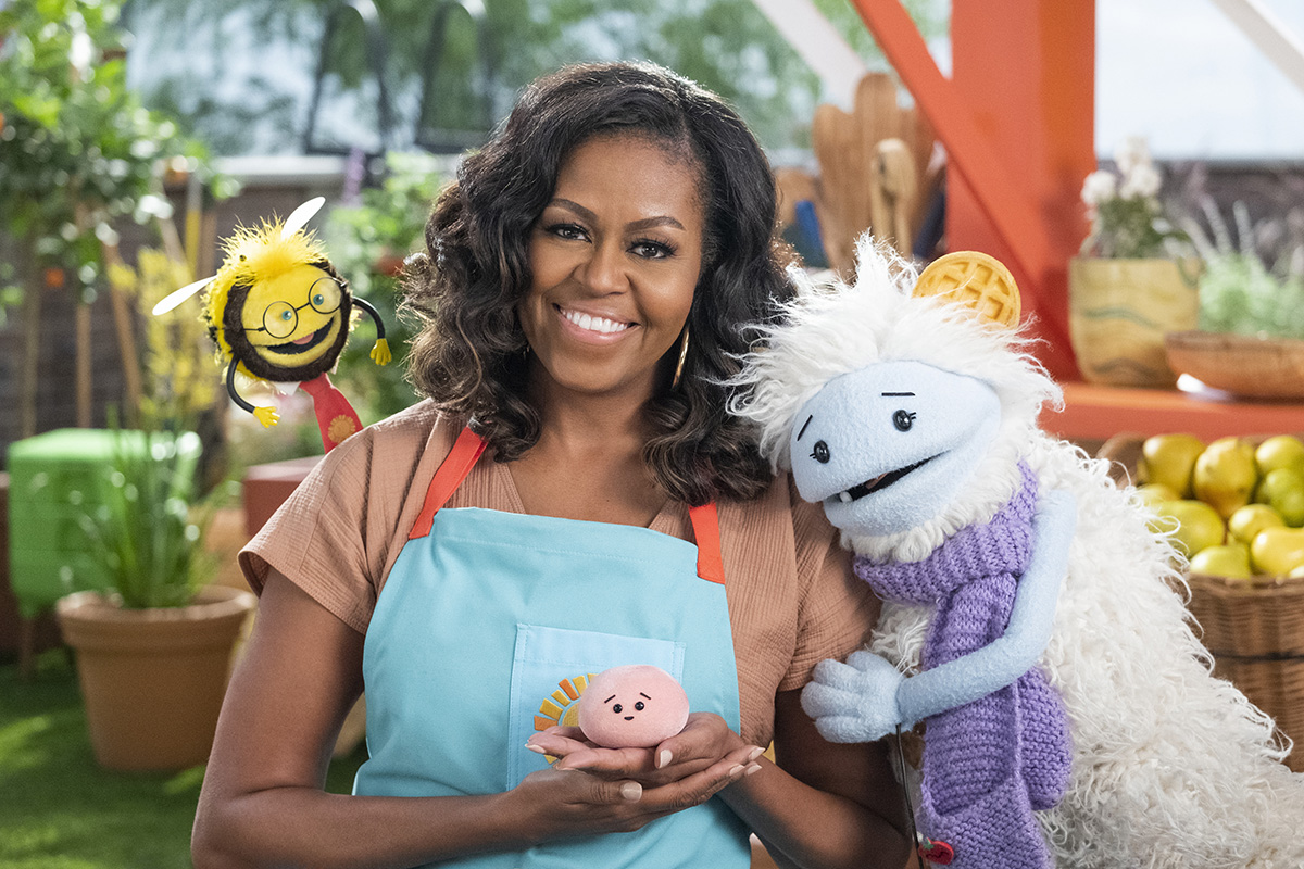 Michelle Obama protagoniza con dos muñecos "Gofre + Mochi", un show de Netflix para el público familiar