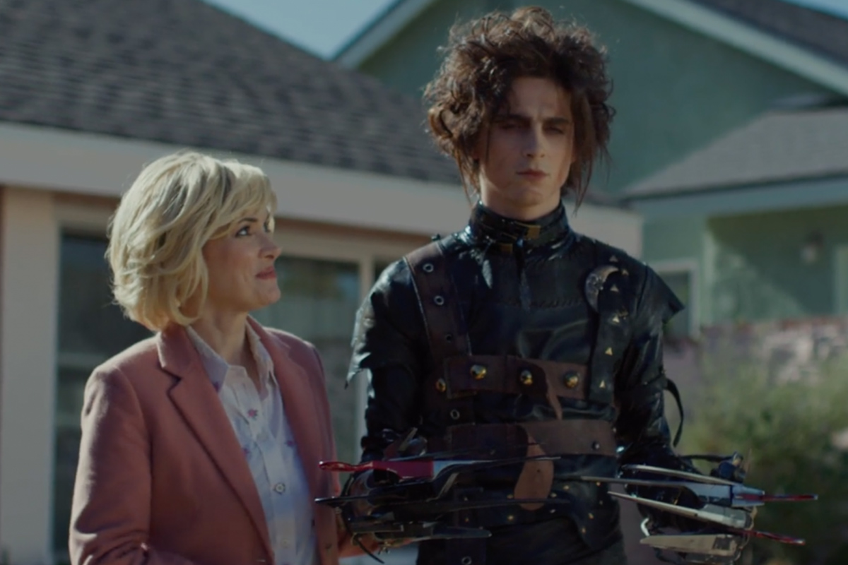 Winona Ryder y Timothée Chalamet protagonizan la secuela de "Eduardo Manostijeras"